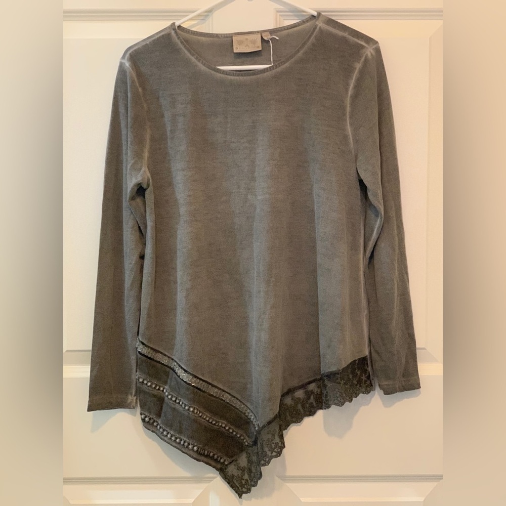 Dantelle Gray Asymmetrical Lace Hem Women's Top.  Size-Medium